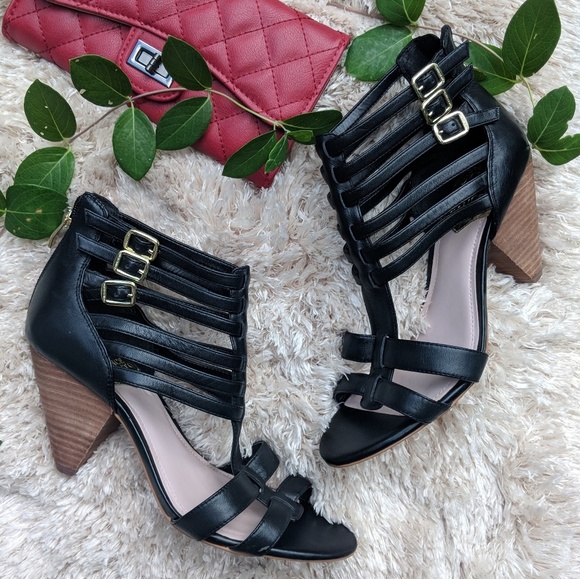 Vince Camuto Shoes - EUC Vince Camuto Black Leather Heels Size 7.5